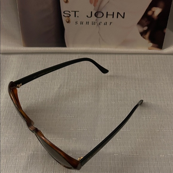 St. John Brown/Black Sunglasses. S-524 BKT - Picture 2 of 5
